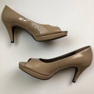 Bandolino patten leather peep toe pumps